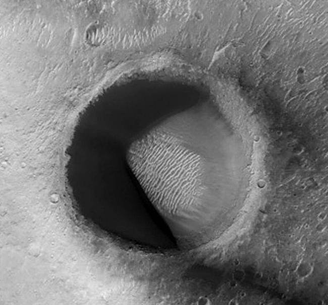 201863Ӎc NASA кāɣǴW HiRise Fꠕ˲ĻǴӵƬֵĻǿy܉wMROҵһ̎1980ҕlΑ򡶳ԶˡĻǈ